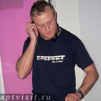 DJ Nick Hodgkins 